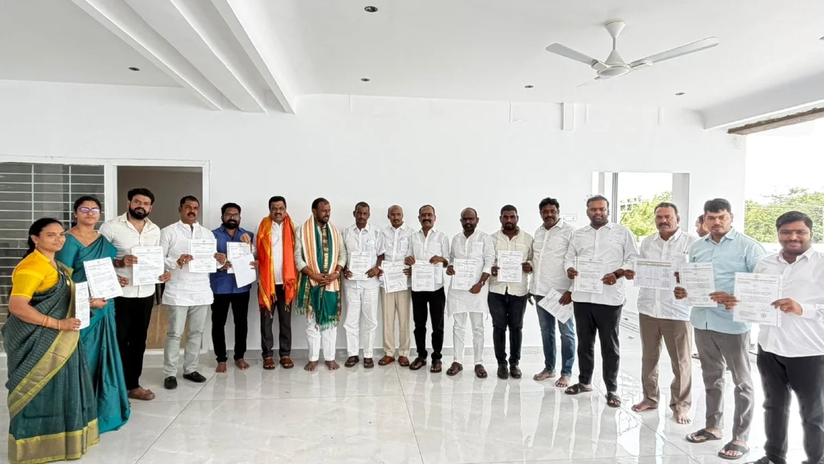 కాంగ్రెస్ పార్టీ బలోపేతానికి కృషి చేయాలి
